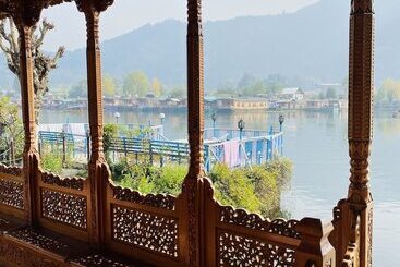 هتل Floating Heritage Group