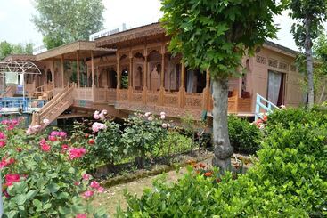 هتل Floating Heritage Group