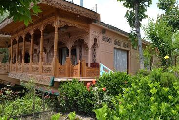 هتل Floating Heritage Group