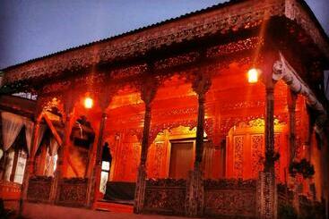 هتل Floating Heritage Group