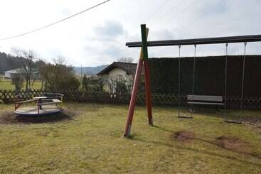 ツーリストアパートメント Modern Apartment In Eifel Near Forest