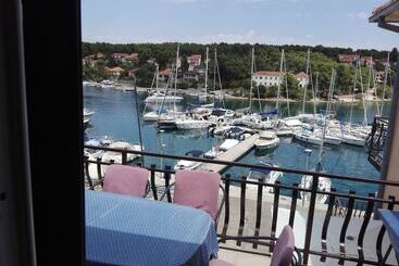 شقق خاصة سياحية Apartments Dora Vrboska Island Hvar
