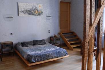 تختخواب و صبحانه La Maison D'arthure