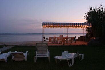 Elegant Holiday Home In Privlakaw With Garden