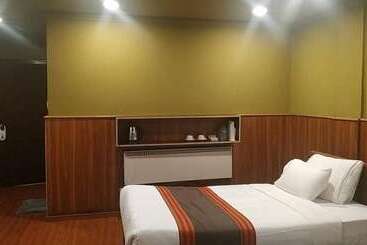 هتل Resort At Paro Drukgyel