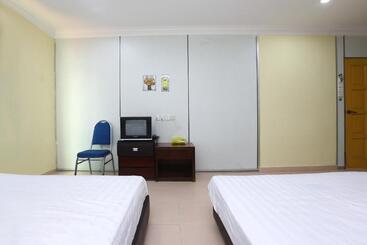 هتل Spot On 89857 Azra Inn Rumah Tumpangan