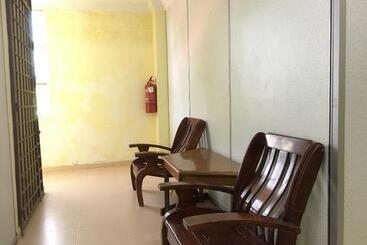 هتل Spot On 89857 Azra Inn Rumah Tumpangan