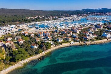 Nice Villa With Private Pool, Fenced Garden, Roofed Terrace, Near The Beach
