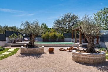 Nice Villa With Private Pool, Fenced Garden, Roofed Terrace, Near The Beach
