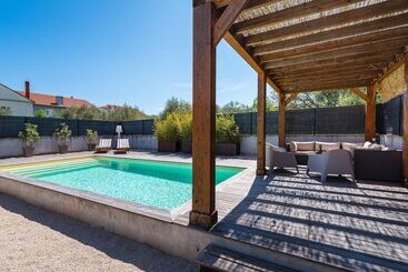 Nice Villa With Private Pool, Fenced Garden, Roofed Terrace, Near The Beach