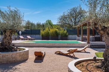 Nice Villa With Private Pool, Fenced Garden, Roofed Terrace, Near The Beach