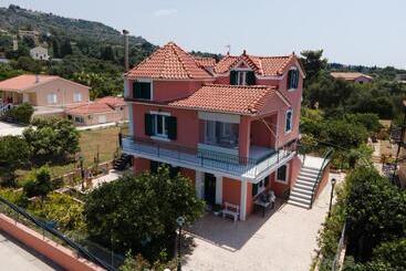 Ariadni Sea View Apartment