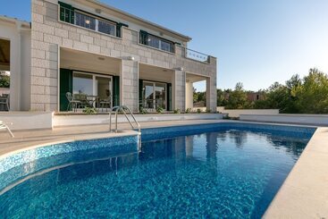 Family Villa Makarac Perfect Place To Get Away And Relax