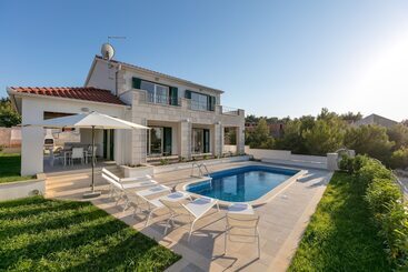 Family Villa Makarac Perfect Place To Get Away And Relax