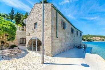 דירות לתיירים Luxury Villa Gabriela