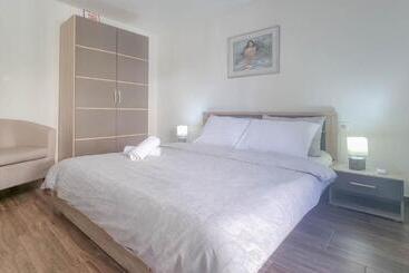 پانسیون Room Fiore