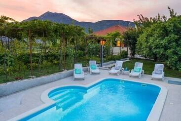 Sunflower House With A Pool