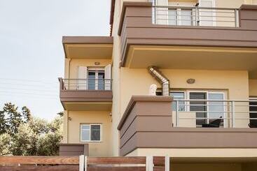 Thomis Beach Family Home Near The Sea