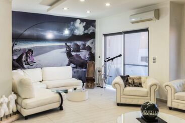 Thomis Beach Family Home Near The Sea