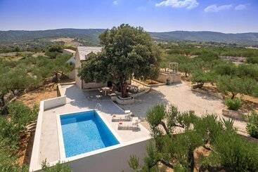 شقق خاصة سياحية Villa Dubrava Tranquil Retreat Nestled In An Olive Grove For Serene Escapes