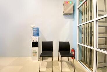 Otel Reddoorz Syariah Near Pantai Padang 2