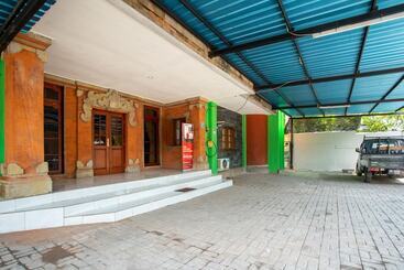 پانسیون Reddoorz Syariah Near Puri Agung Denpasar