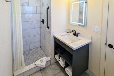 هتل Clarion  Collection Wilkie S Inn Pacific Grove  Monterey
