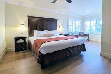 هتل Clarion  Collection Wilkie S Inn Pacific Grove  Monterey