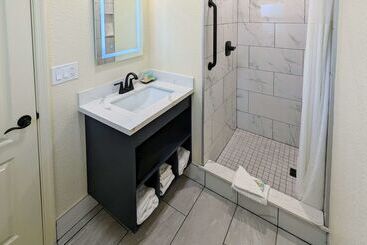 هتل Clarion  Collection Wilkie S Inn Pacific Grove  Monterey