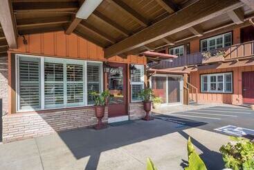 هتل Clarion  Collection Wilkie S Inn Pacific Grove  Monterey