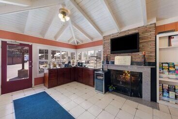 هتل Clarion  Collection Wilkie S Inn Pacific Grove  Monterey