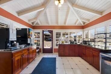 هتل Clarion  Collection Wilkie S Inn Pacific Grove  Monterey