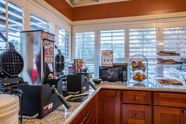 هتل Clarion  Collection Wilkie S Inn Pacific Grove  Monterey