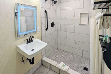 هتل Clarion  Collection Wilkie S Inn Pacific Grove  Monterey