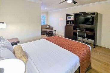 هتل Clarion  Collection Wilkie S Inn Pacific Grove  Monterey