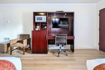 هتل Clarion  Collection Wilkie S Inn Pacific Grove  Monterey