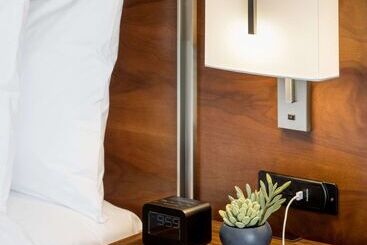 هتل Hilton Garden Inn Waikiki Beach
