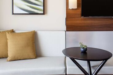 هتل Hilton Garden Inn Waikiki Beach