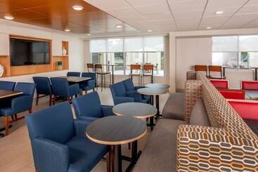 هتل Holiday Inn Express Chesapeake   Norfolk, An Ihg