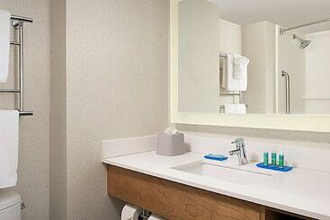 هتل Holiday Inn Express Chesapeake   Norfolk, An Ihg
