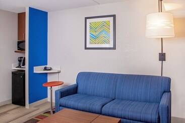 هتل Holiday Inn Express Chesapeake   Norfolk, An Ihg