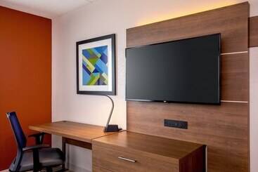 هتل Holiday Inn Express Chesapeake   Norfolk, An Ihg
