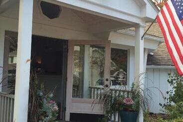 هتل The Lodge On The Cove