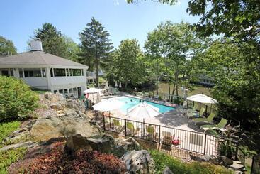 هتل The Lodge On The Cove