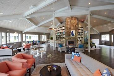 هتل The Lodge On The Cove