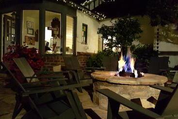 هتل The Vagabond S House Boutique Inn