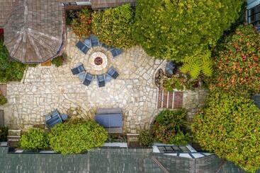 هتل The Vagabond S House Boutique Inn