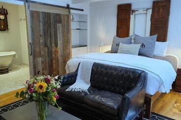 هتل The Vagabond S House Boutique Inn