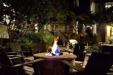 هتل The Vagabond S House Boutique Inn