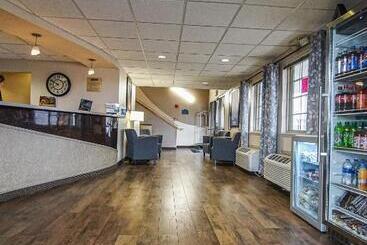 هتل Travelodge By Wyndham Colorado Springs Airport/peterson Afb